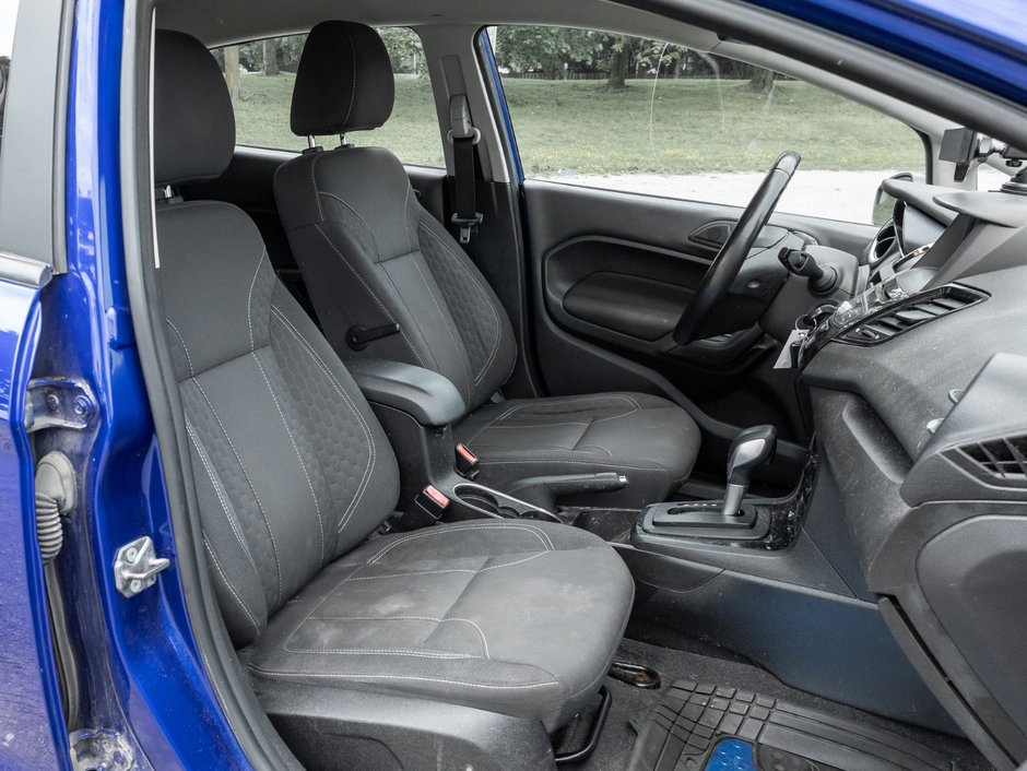 2015 Ford Fiesta (5) SE-19