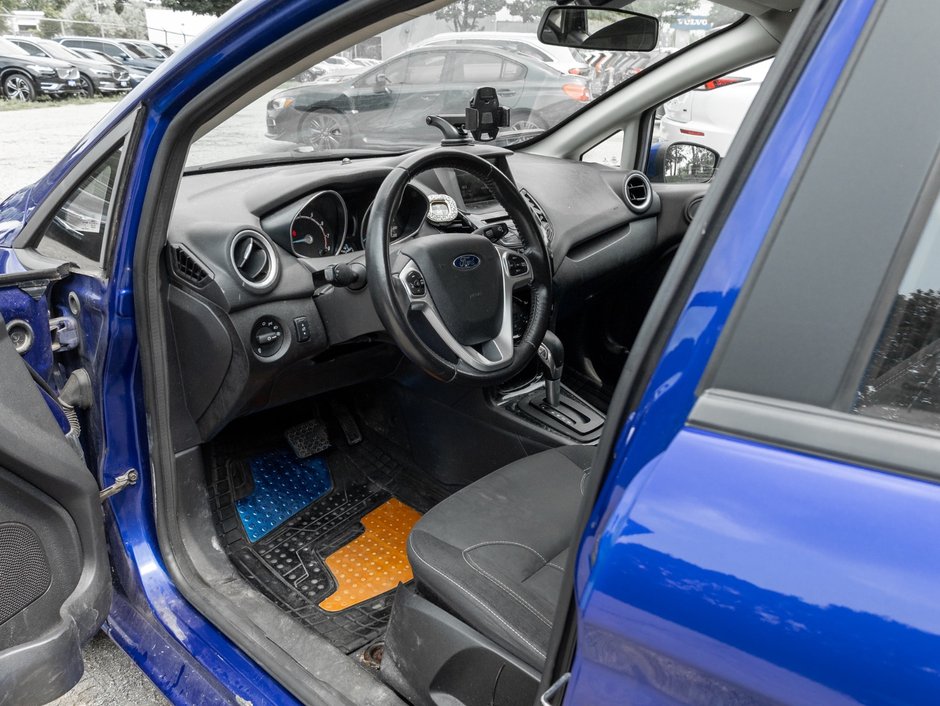 2015 Ford Fiesta (5) SE-6