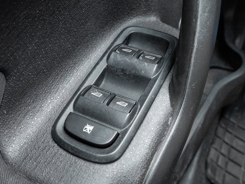 2015 Ford Fiesta (5) SE-11