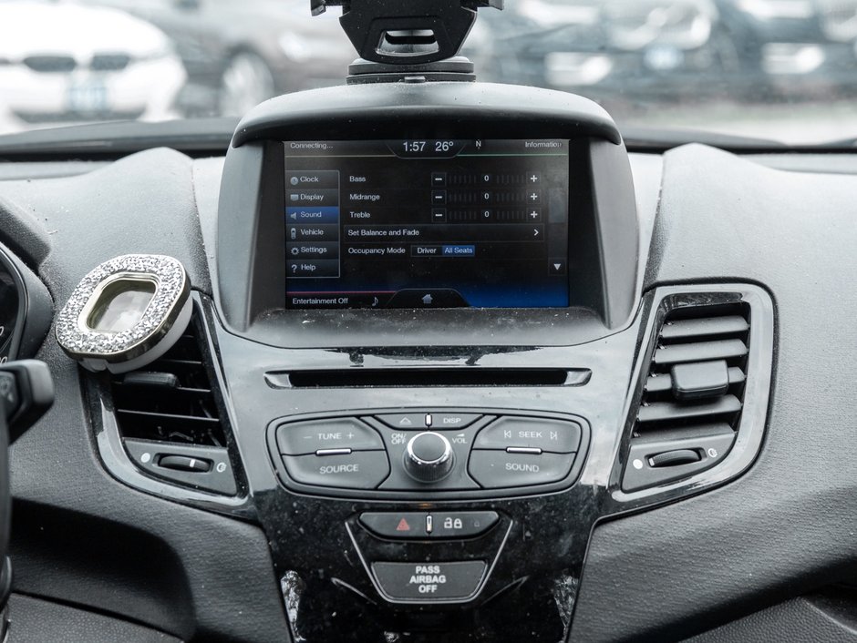 2015 Ford Fiesta (5) SE-22