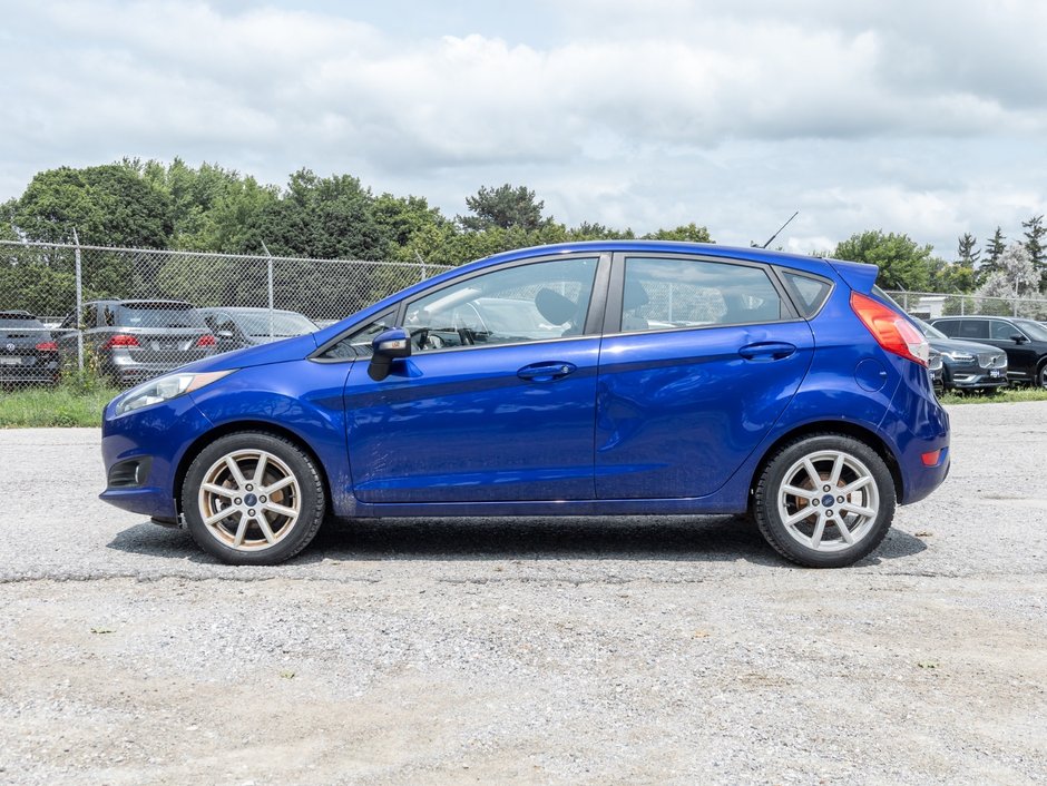 2015 Ford Fiesta (5) SE-2