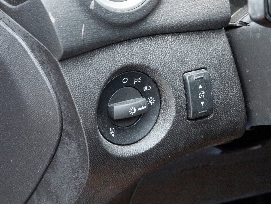 2015 Ford Fiesta (5) SE-12