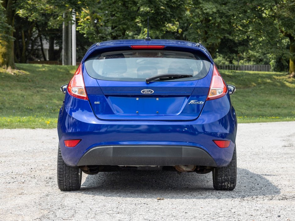 2015 Ford Fiesta (5) SE-5