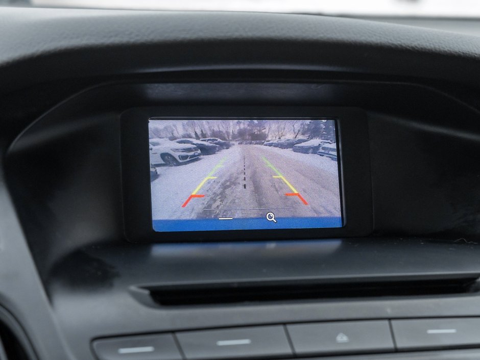 2016 Ford Focus Sedan SE-10