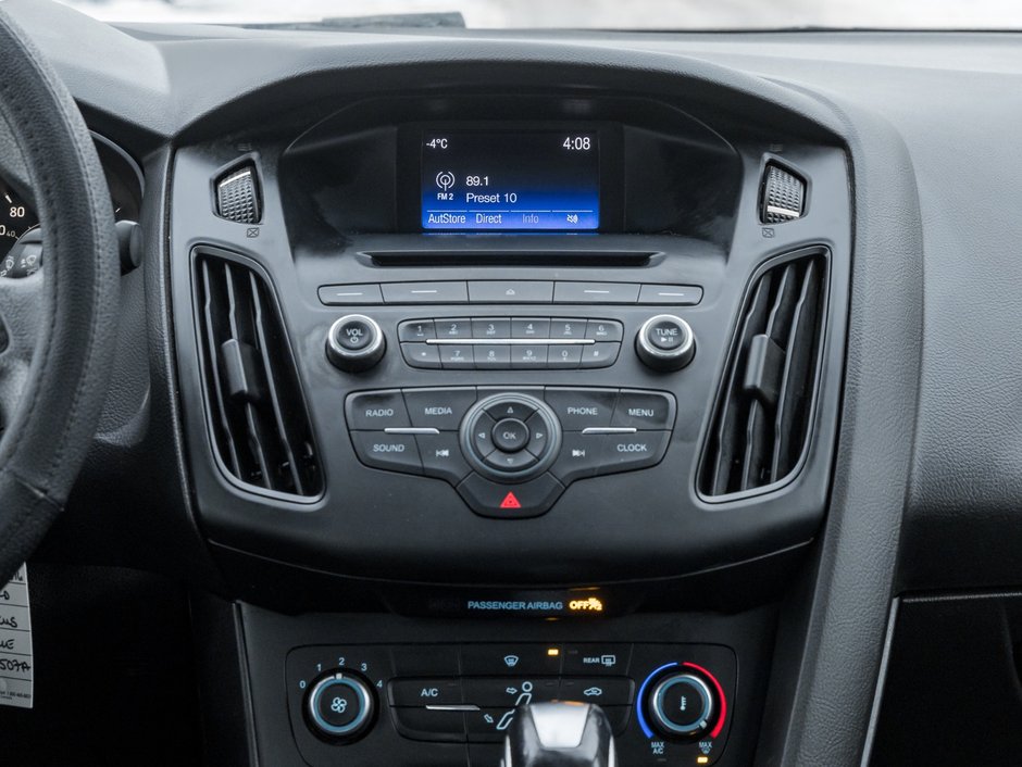 2016 Ford Focus Sedan SE-21