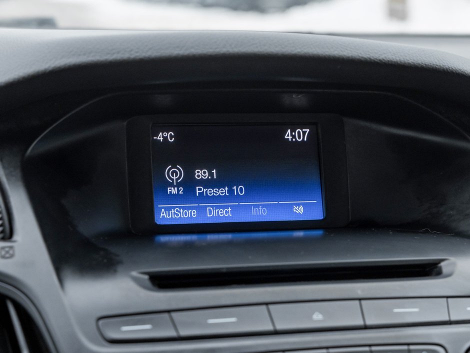 2016 Ford Focus Sedan SE-17