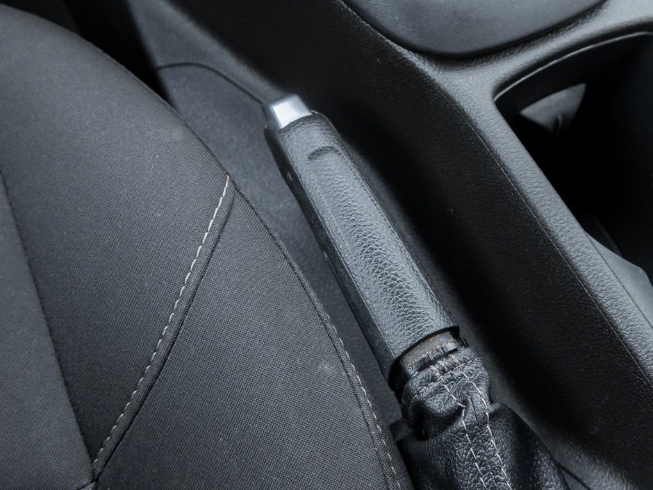 2016 Ford Focus Sedan SE-14