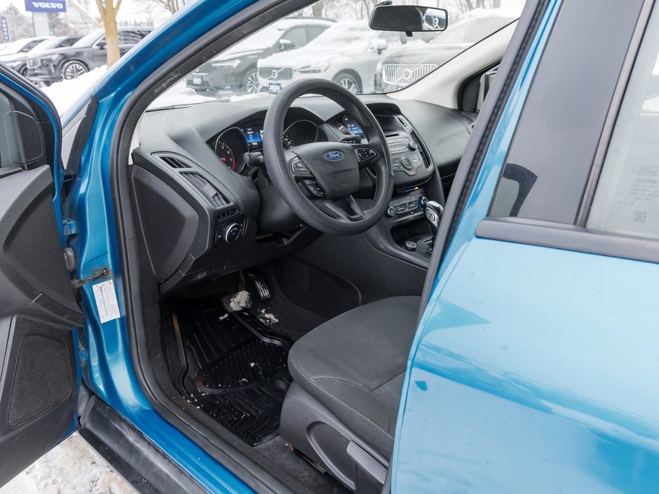 2016 Ford Focus Sedan SE-6