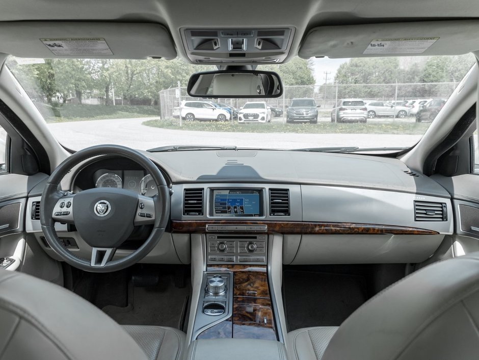 2010 Jaguar XF Premium Luxury-22