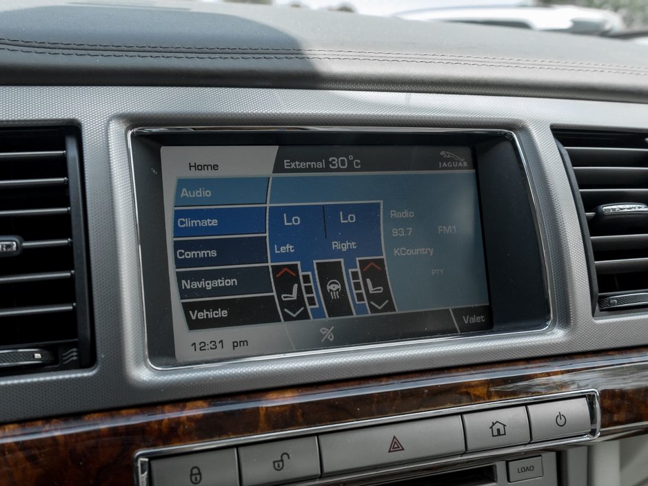 2010 Jaguar XF Premium Luxury-19