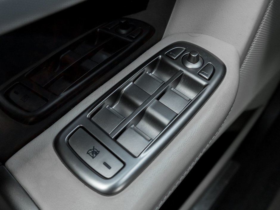 2010 Jaguar XF Premium Luxury-13