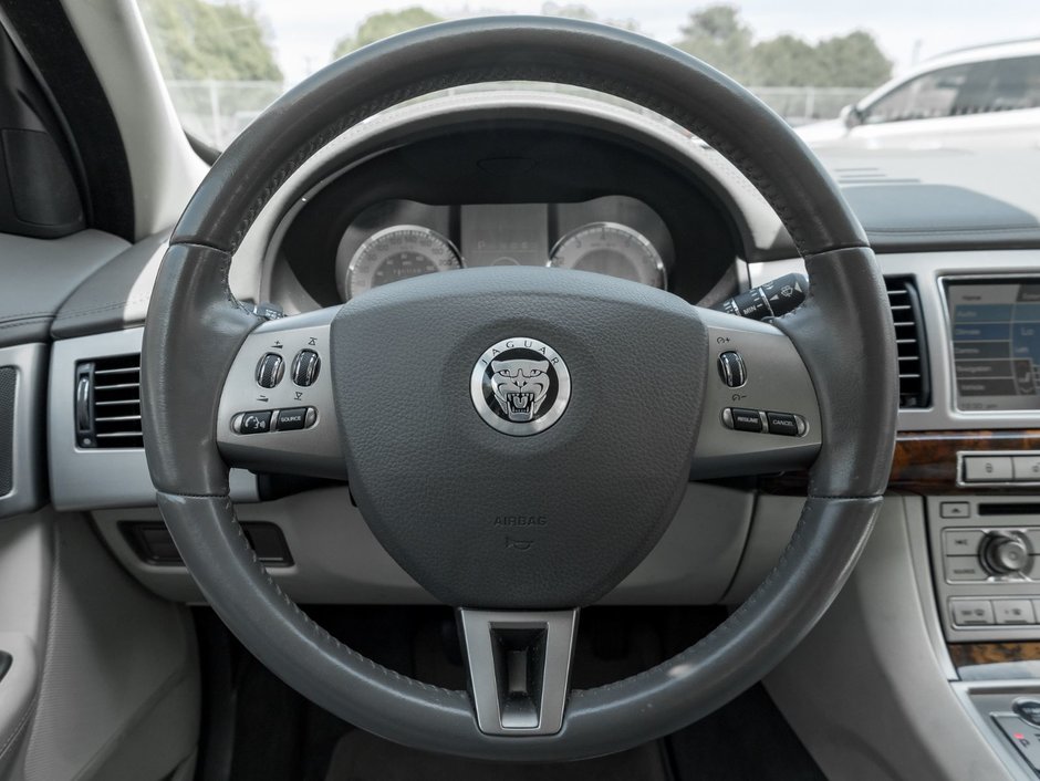 2010 Jaguar XF Premium Luxury-7