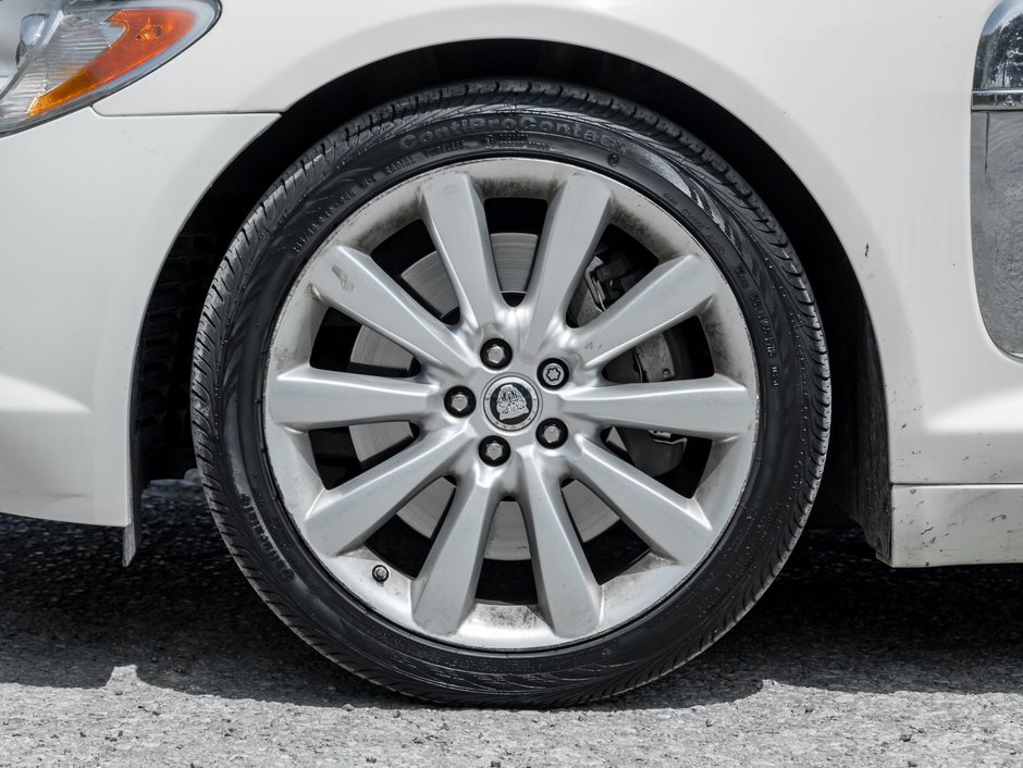 2010 Jaguar XF Premium Luxury-3