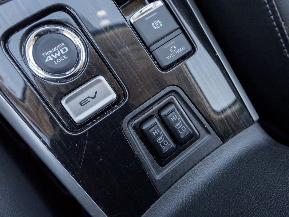 2018 Mitsubishi OUTLANDER PHEV SE S-AWC-16