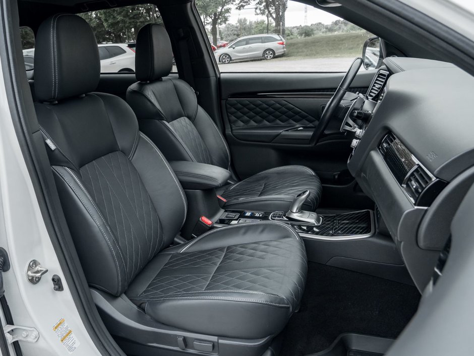 2022 Mitsubishi OUTLANDER PHEV GT S-AWC-21