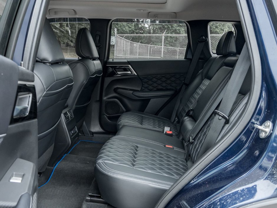2023 Mitsubishi OUTLANDER PHEV SEL S-AWC-23
