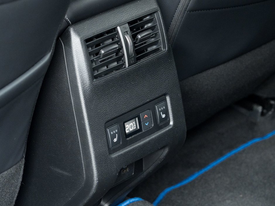2023 Mitsubishi OUTLANDER PHEV SEL S-AWC-24