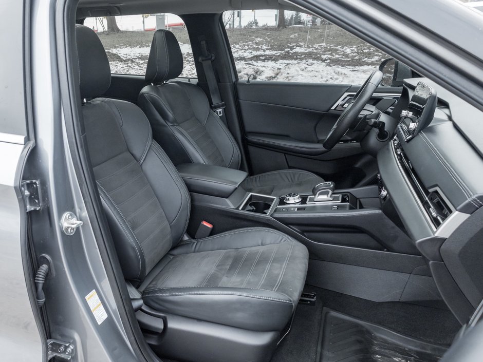 2023 Mitsubishi Outlander PHEV LE S-AWC-21