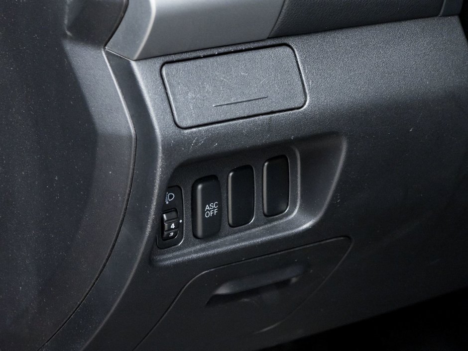 2010 Mitsubishi Outlander XLS 4WD Sportronic at-11