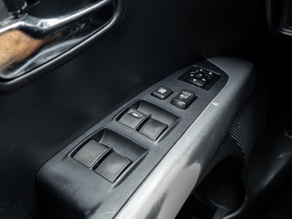 2010 Mitsubishi Outlander XLS 4WD Sportronic at-12