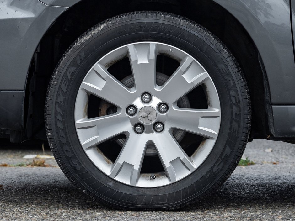 2010 Mitsubishi Outlander XLS 4WD Sportronic at-3