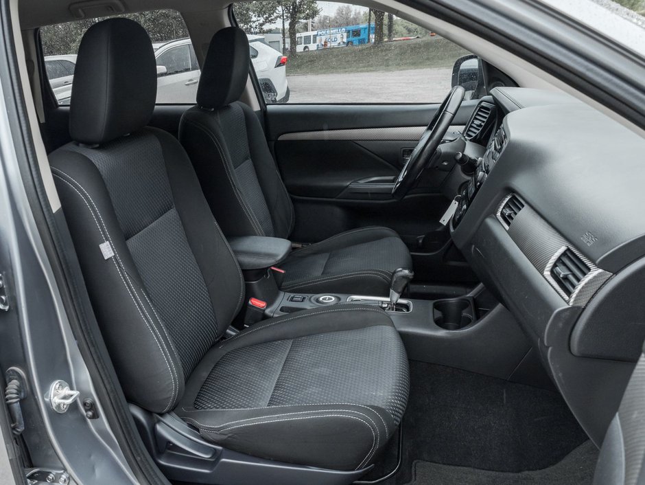 2016 Mitsubishi Outlander ES AWC-17
