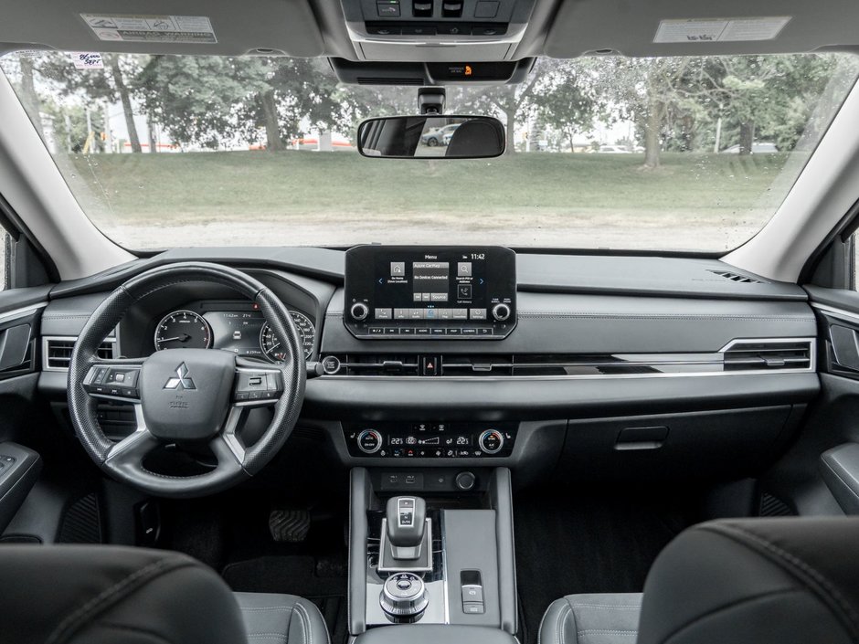 2022 Mitsubishi Outlander LE S-AWC-23