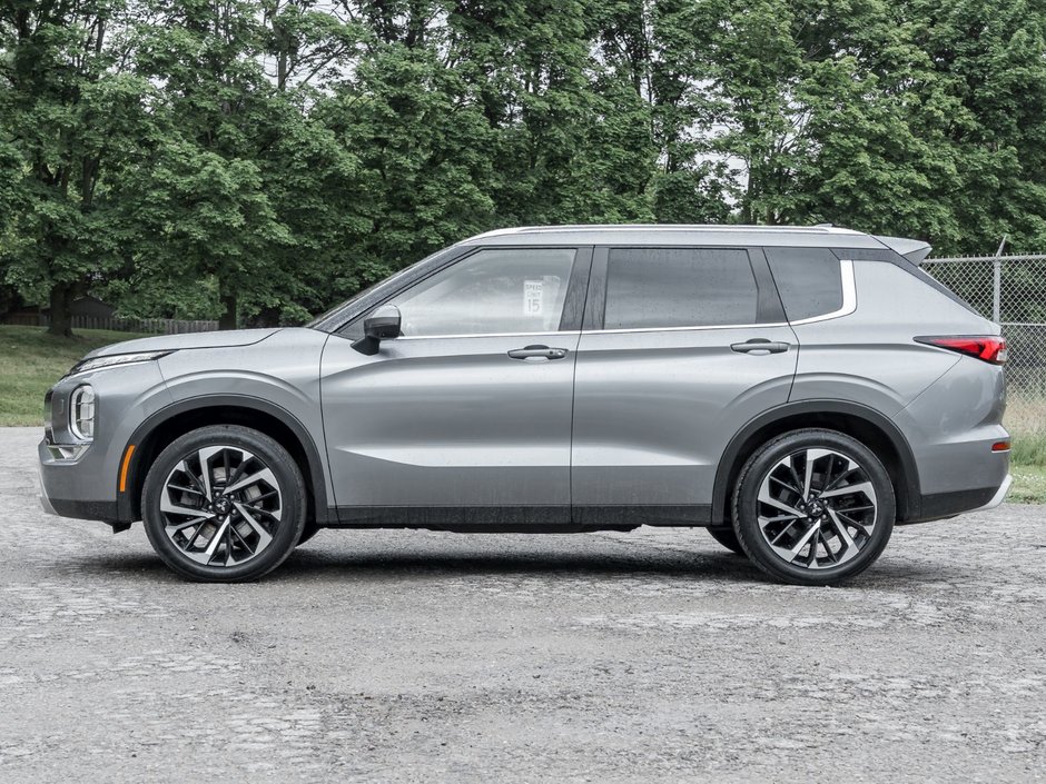 2022 Mitsubishi Outlander LE S-AWC-2