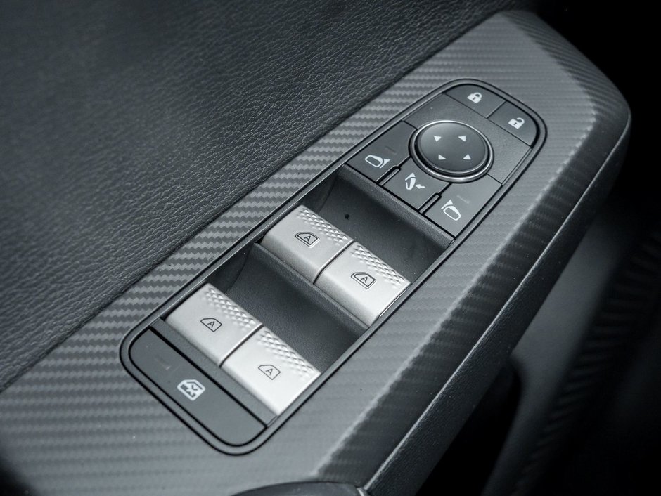 2022 Mitsubishi Outlander LE S-AWC-12