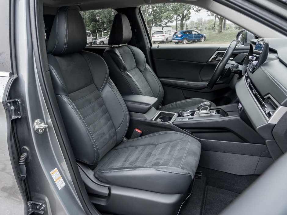 2022 Mitsubishi Outlander LE S-AWC-19