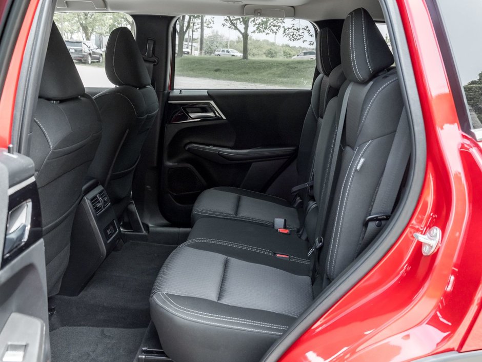 2023 Mitsubishi Outlander LE S-AWC-22