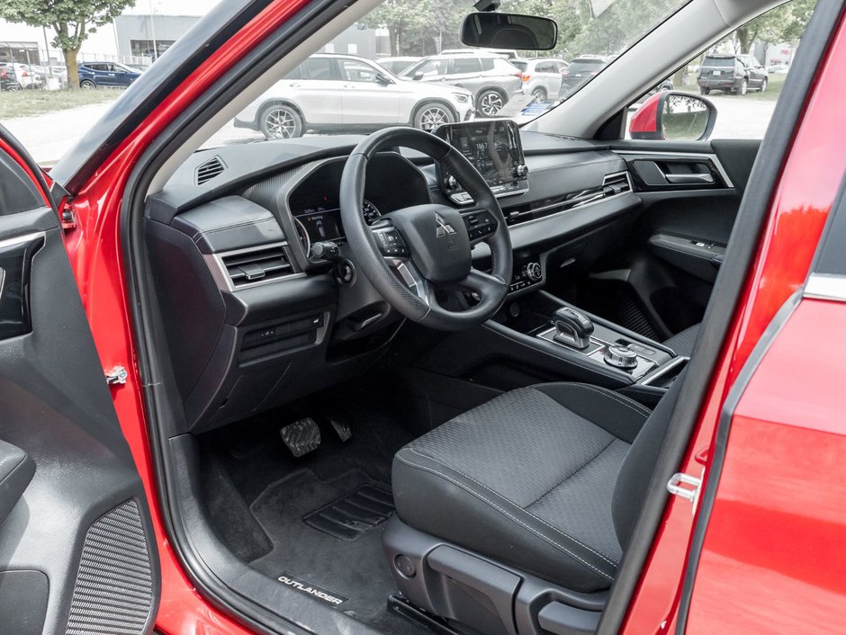 2023 Mitsubishi Outlander LE S-AWC-6