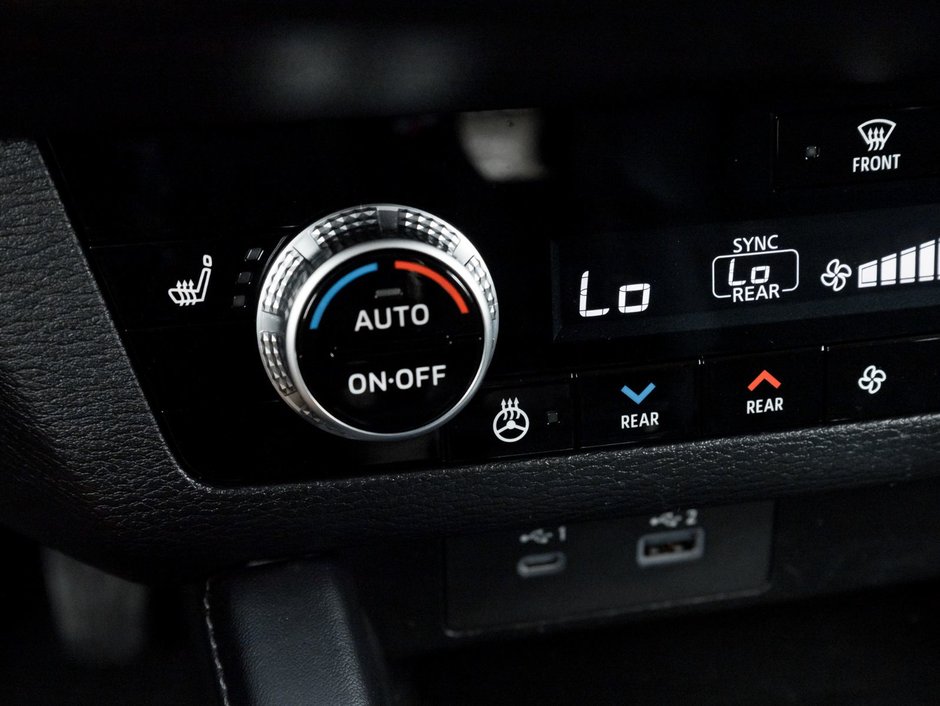 2023 Mitsubishi Outlander LE S-AWC-18