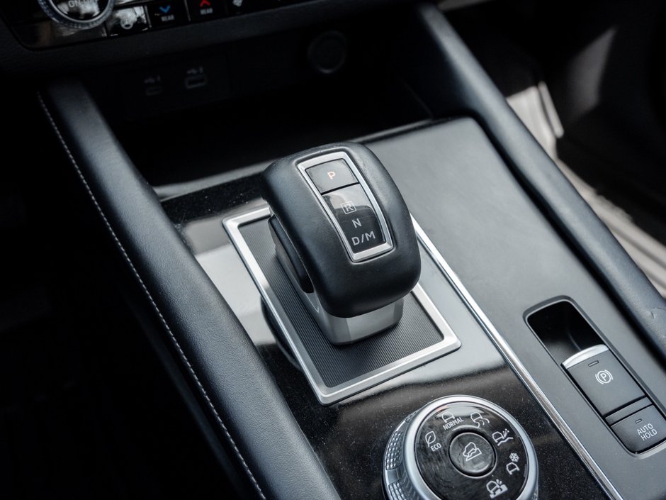 2023 Mitsubishi Outlander LE S-AWC-13