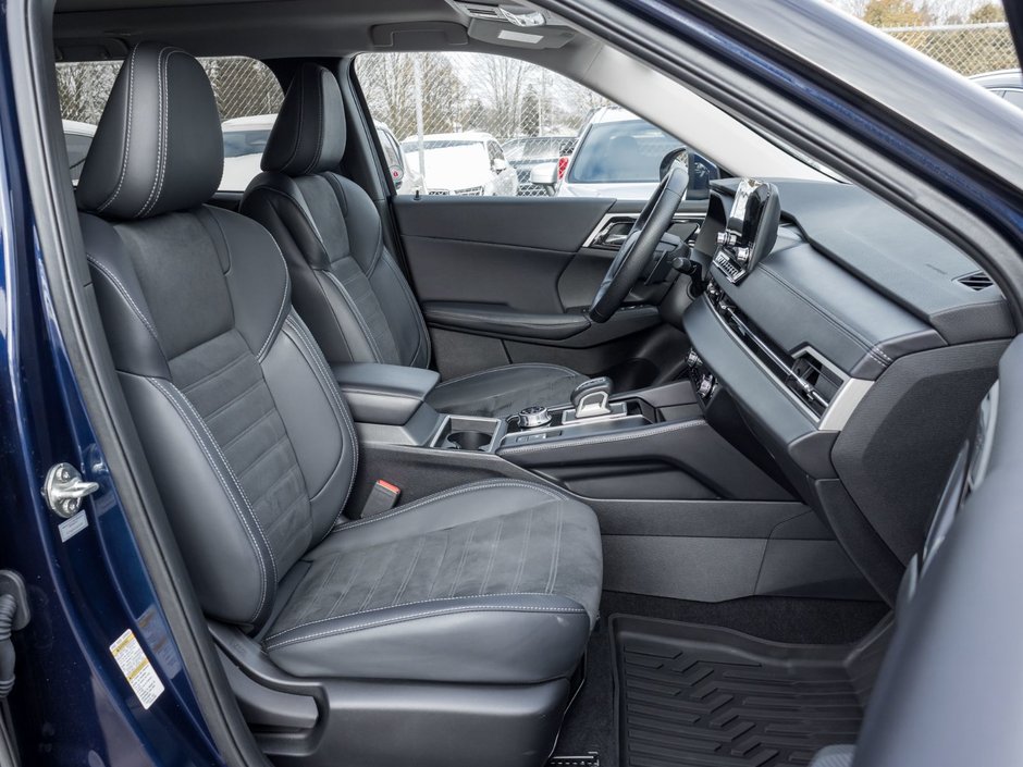 2024 Mitsubishi Outlander LE S-AWC-19