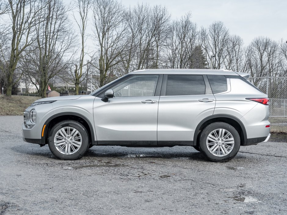 2024 Mitsubishi Outlander SE S-AWC-2
