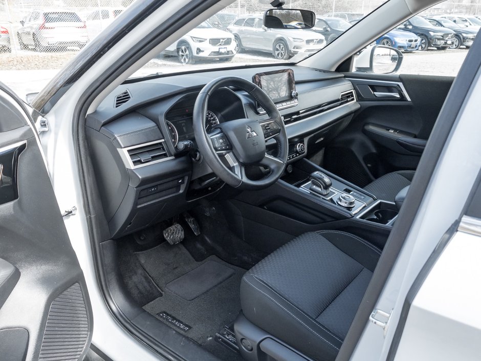 2024 Mitsubishi Outlander SE S-AWC-6