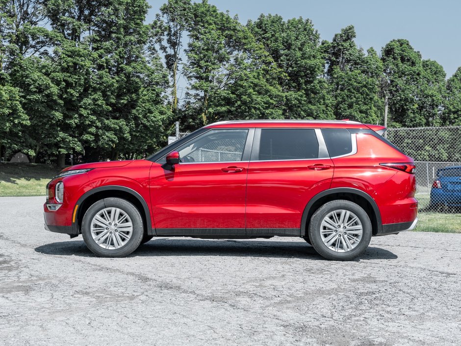 2024 Mitsubishi Outlander LE S-AWC-2