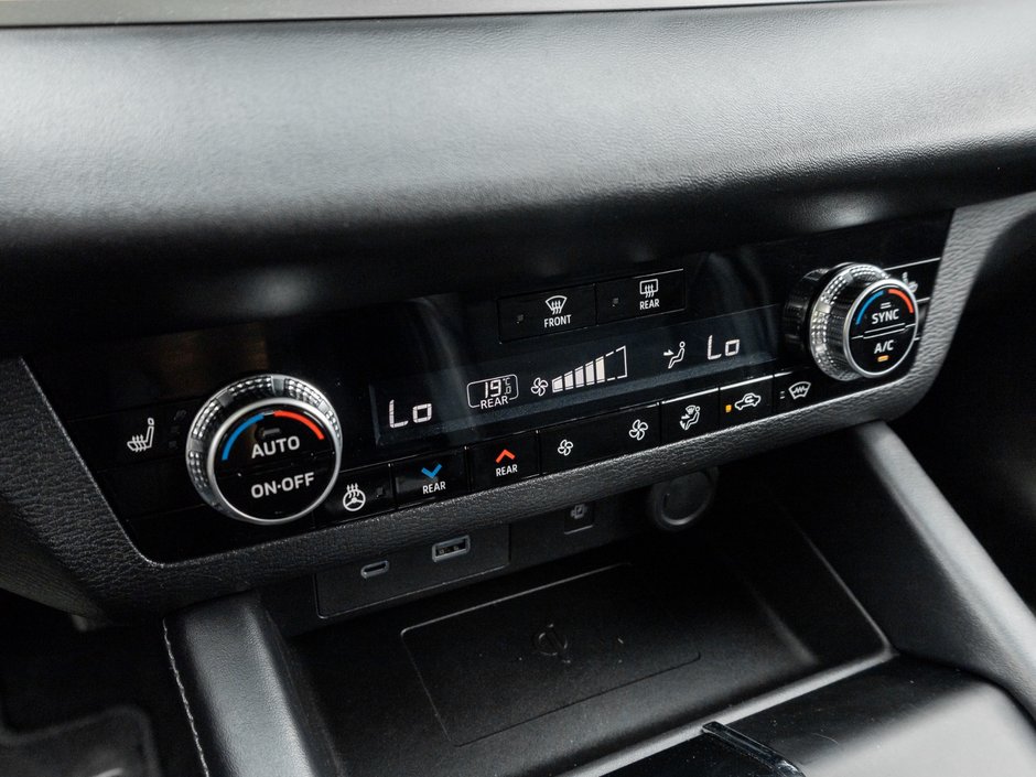 2024 Mitsubishi Outlander LE S-AWC-16