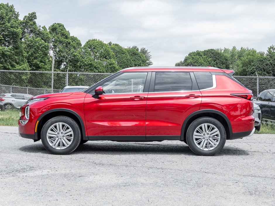 2024 Mitsubishi Outlander LE S-AWC-2