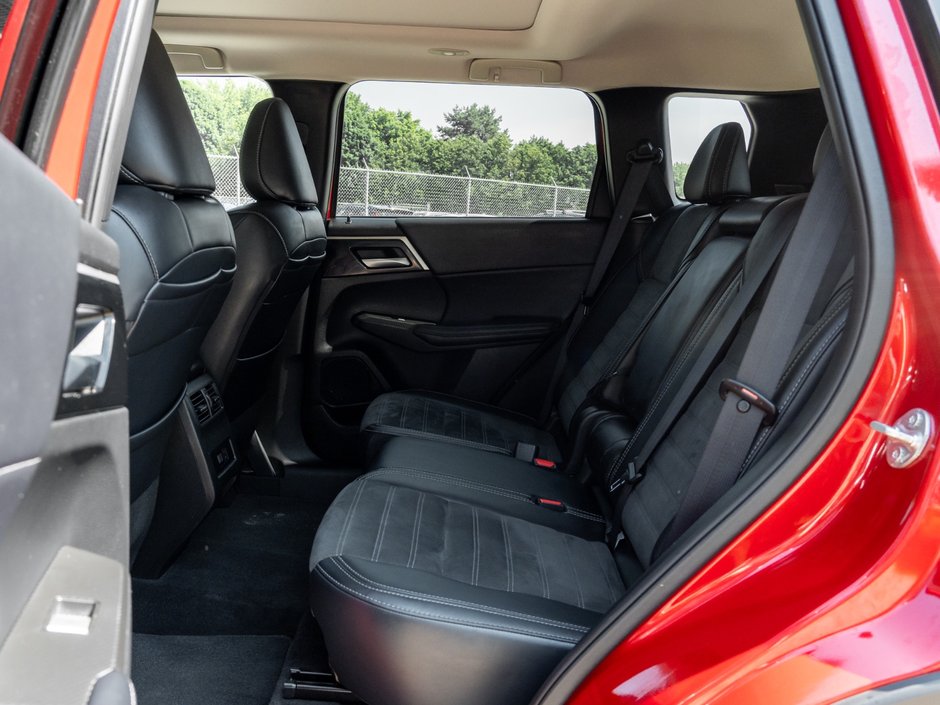 2024 Mitsubishi Outlander LE S-AWC-21