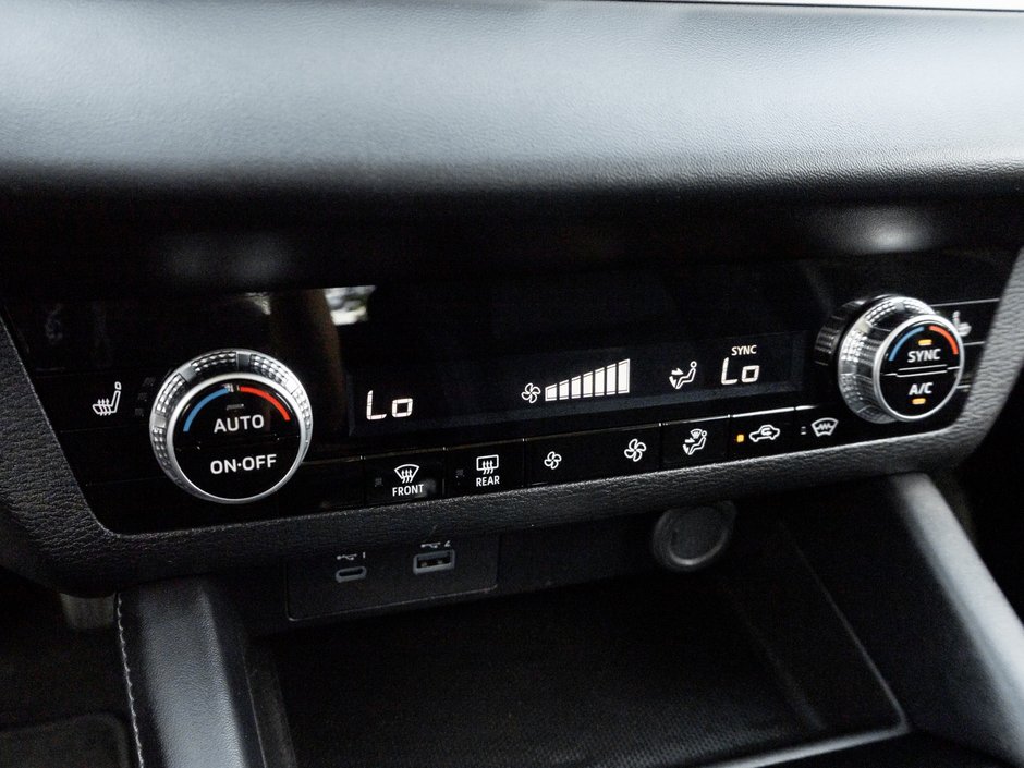 2024 Mitsubishi Outlander ES S-AWC-15