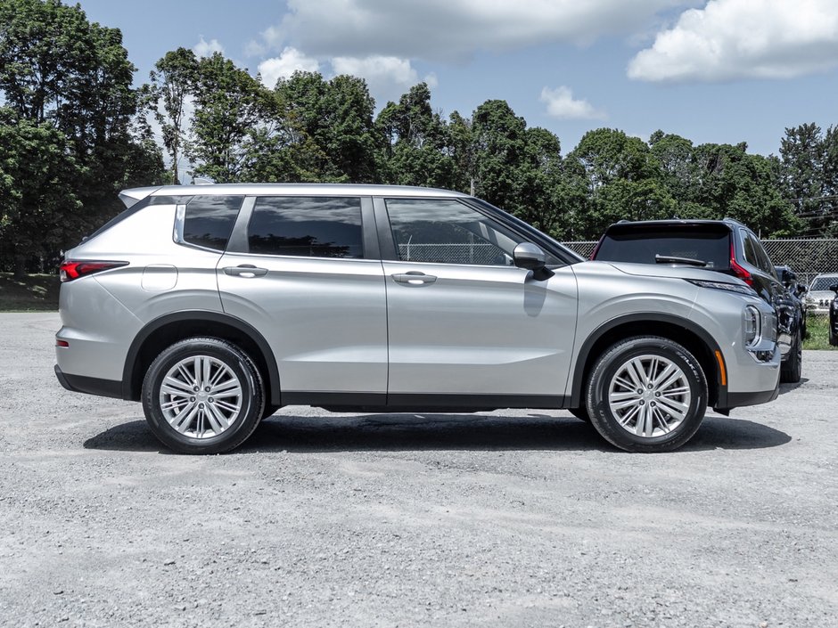 2024 Mitsubishi Outlander ES S-AWC-4
