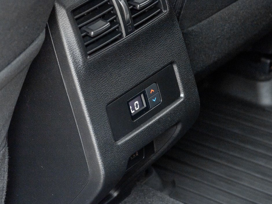 2024 Mitsubishi Outlander SE S-AWC-18