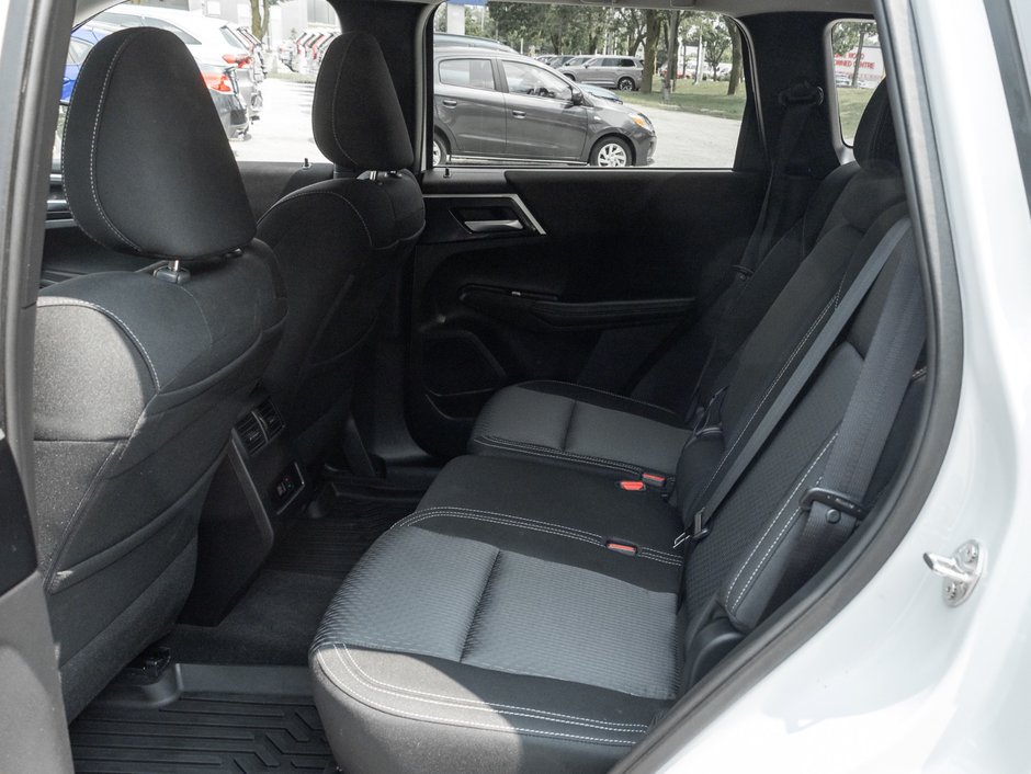 2024 Mitsubishi Outlander SE S-AWC-17