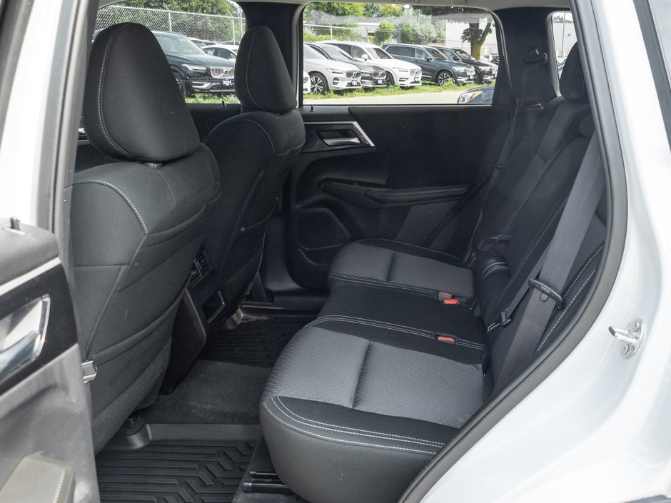 2024 Mitsubishi Outlander ES S-AWC-15