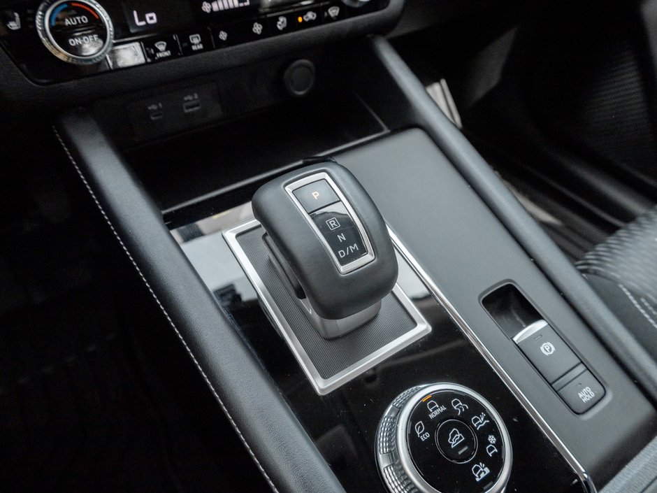 2024 Mitsubishi Outlander ES S-AWC-10