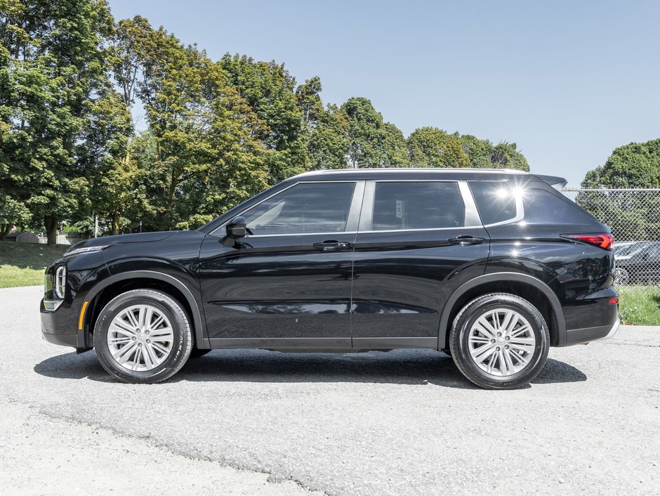 2024 Mitsubishi Outlander SE S-AWC-2