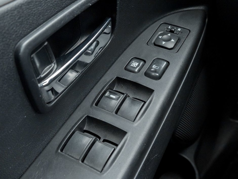 2011 Mitsubishi RVR ES 2WD 5sp-12