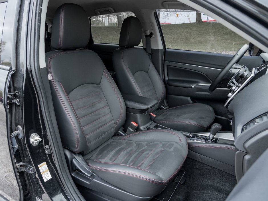 2020 Mitsubishi RVR 2.4L SEL AWC - CVT-17